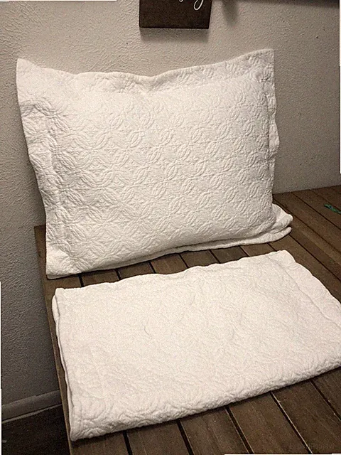 Linea Casa By Sferra Matelasse 2 Standard Shams White Cotton 20x26” EUC