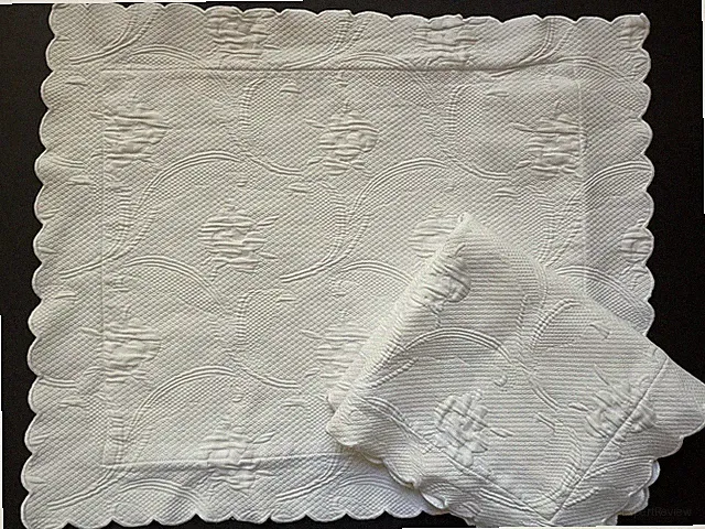 PAIR Matelasse Shams WHITE Floral *SFERRA BROS Scalloped Portugal Quilted COTTON