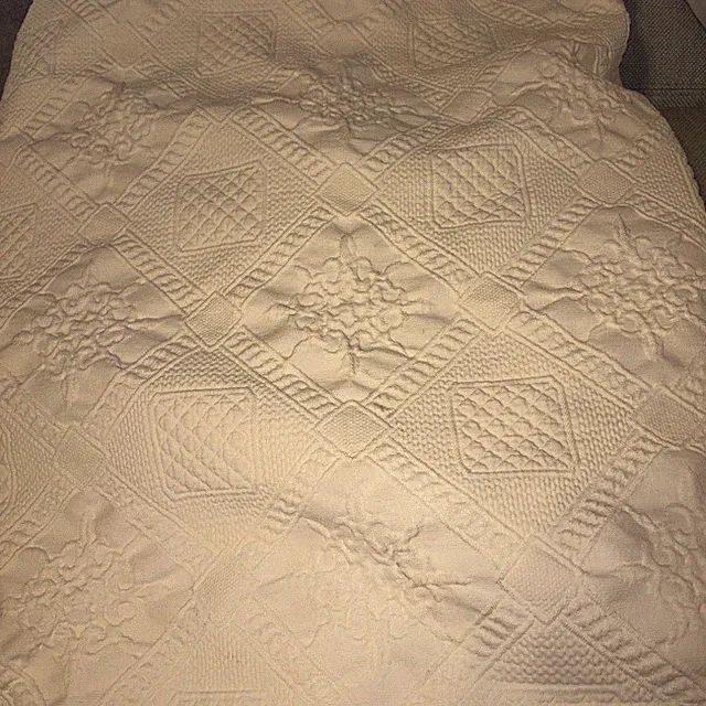 SFERRA BROS IVORY FLORAL COVERLET COVER 100x95 EUC