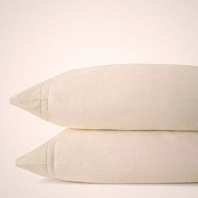 SFERRA Finna Ivory Cotton Percale 22" x 33" Standard One Pillowcase