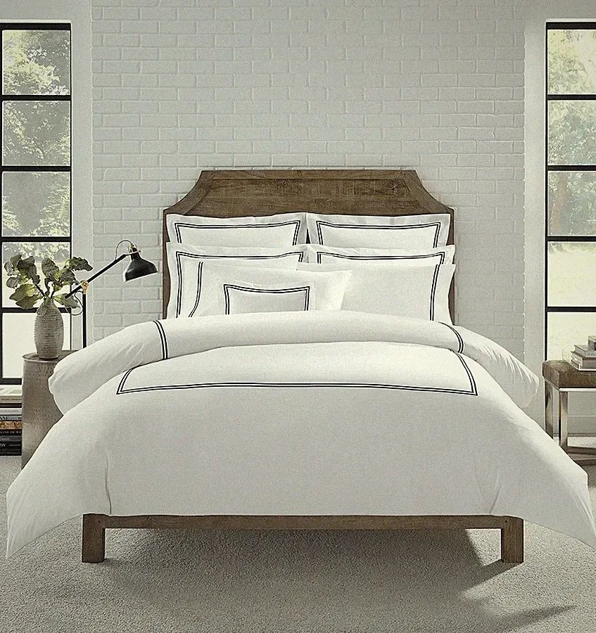 Sferra Grande Hotel White Navy Duvet Cover in King NWT
